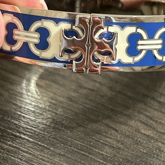 Tory Burch Kira Gemini Link Logo Bracelet - Picture 3 of 7